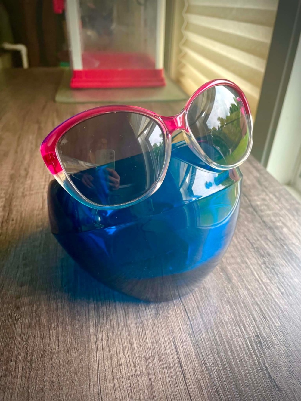 Vintage Candies Retro Sunglasses Oversized mod shape and pink-transulscent
